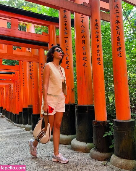 Ayb ke Pusat model high quality photos