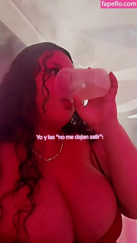 Carmen Ramos star hot photo