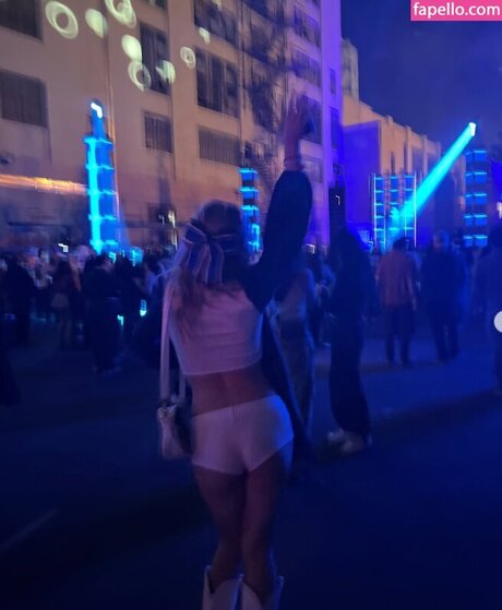 Mary Kate Willis nudes model pics