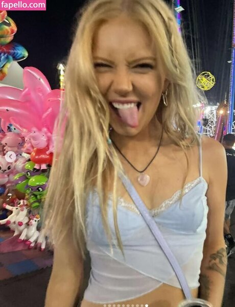 Mary Kate Willis sexy model pic