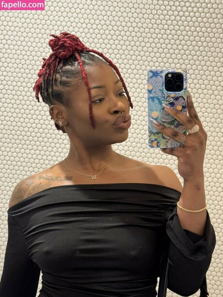 Locdbree star hot pics