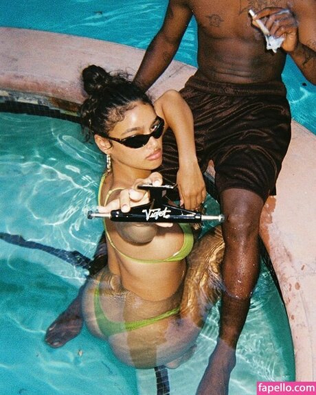 Alexis Carrington star pornographic photos