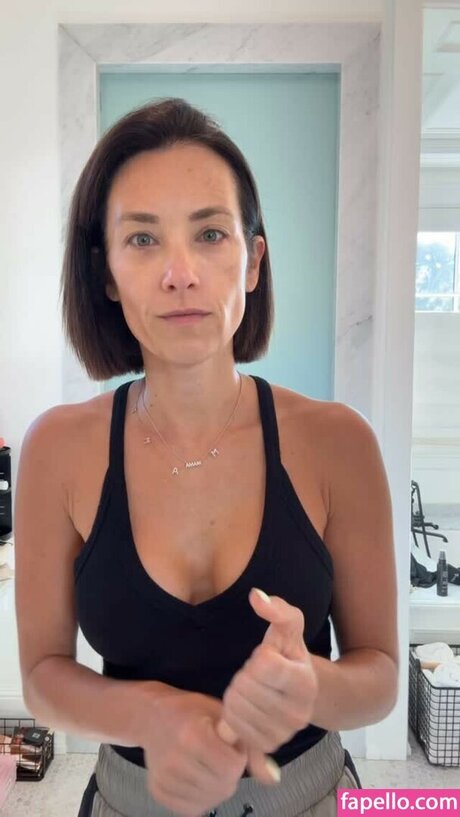 Autumn Calabrese model hot pic