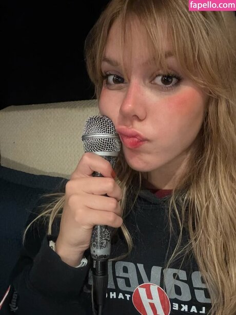 Gio Aguilera hot actress images