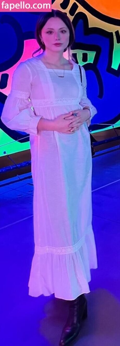 Lily Mo Sheen adult model pictures