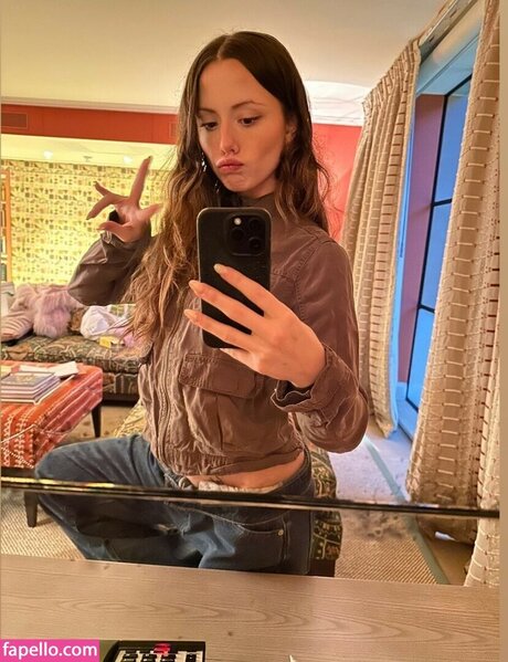 Lily Mo Sheen sexy actress photos