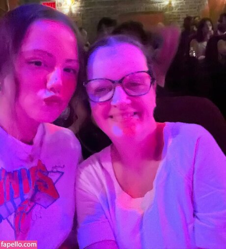 Lily Mo Sheen perfect star images