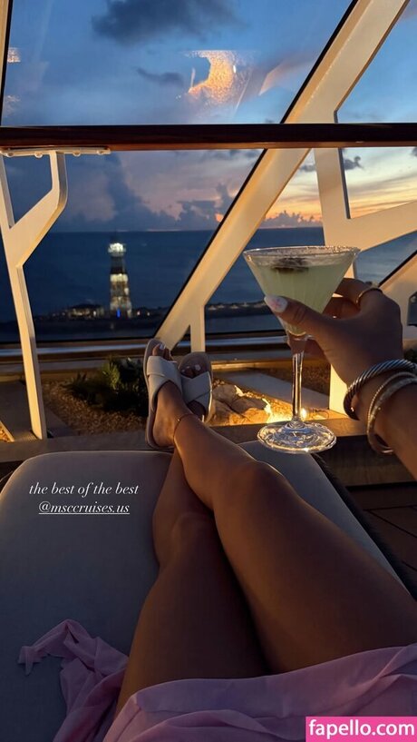 Madison Humphrey adult model pic