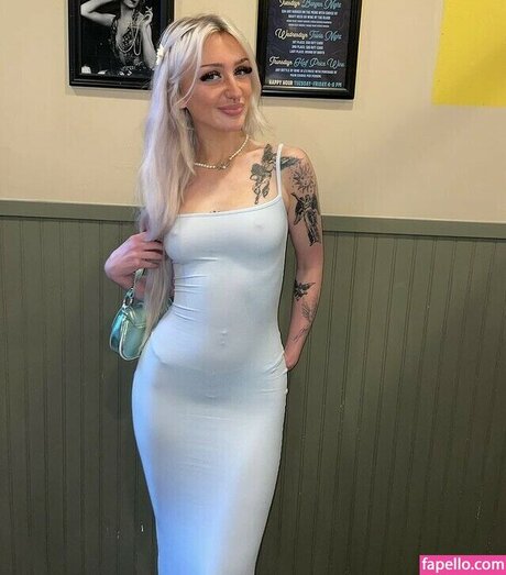 stephiealice_ pornographic model picture