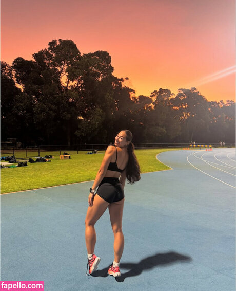 Sarah Schwarz pornstar top img