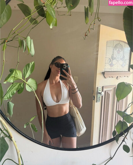 Sarah Schwarz hd star photos