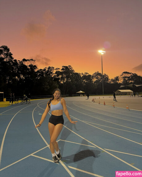 Sarah Schwarz hot model images