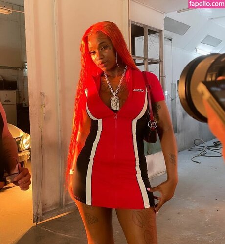 Sexxy Red perfect model pics