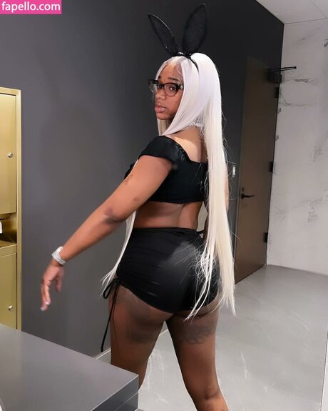 Sexxy Red model free photo