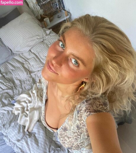 Sofie Houman beautiful star pics