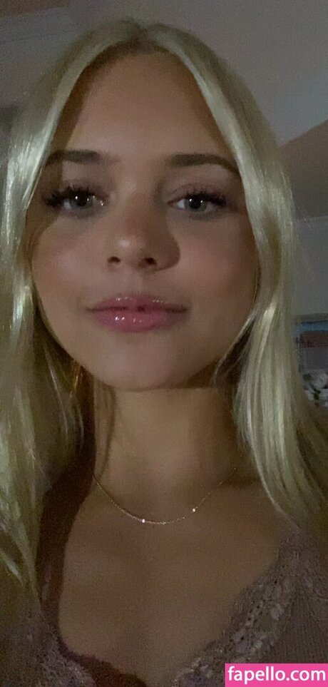 Avery Worobel model pornographic images