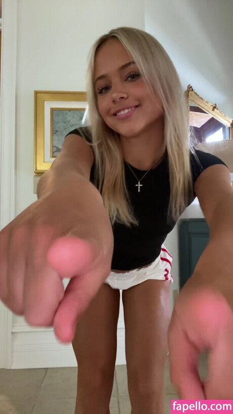 Avery Worobel hd actress pics