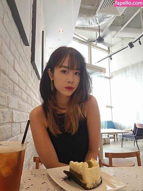 Wolfsbanee model high quality pics