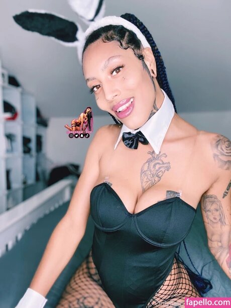 iinkedbam erotic model image