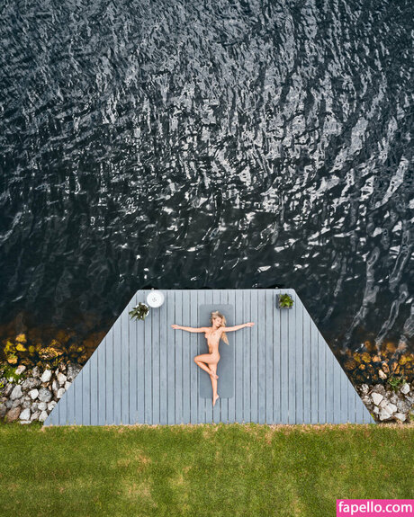 Scarlet Begonias pretty actress photos