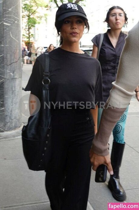 hanging tits onlyfans xxx galleries