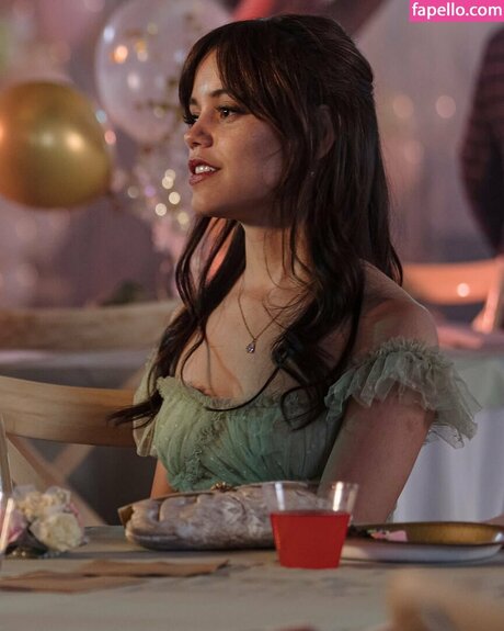 Jenna Ortega perfect actress img