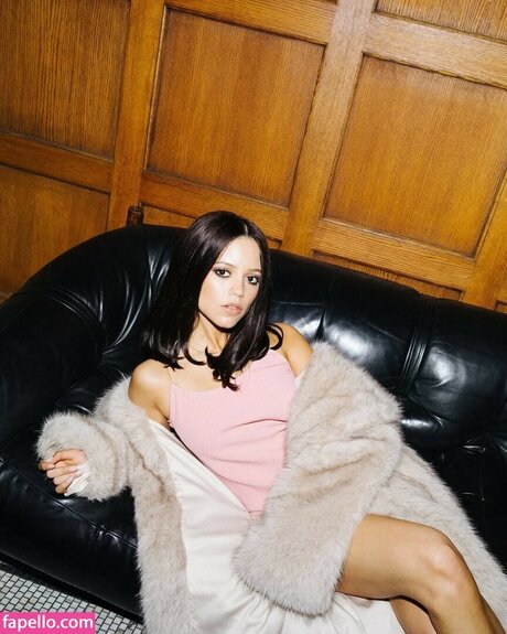 Jenna Ortega star top galleries