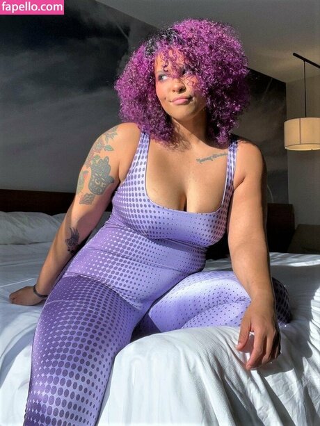 Willow Nightingale pornstar galleries