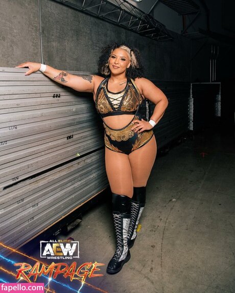 Willow Nightingale best model picture