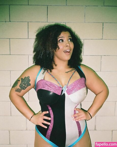 Willow Nightingale pornstar adult galleries