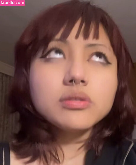 nomamesnico naked model images