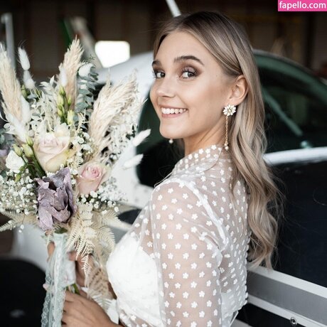 Lara Spengler star pornographic photo