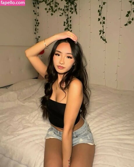 Daisy Chang star sexy pics