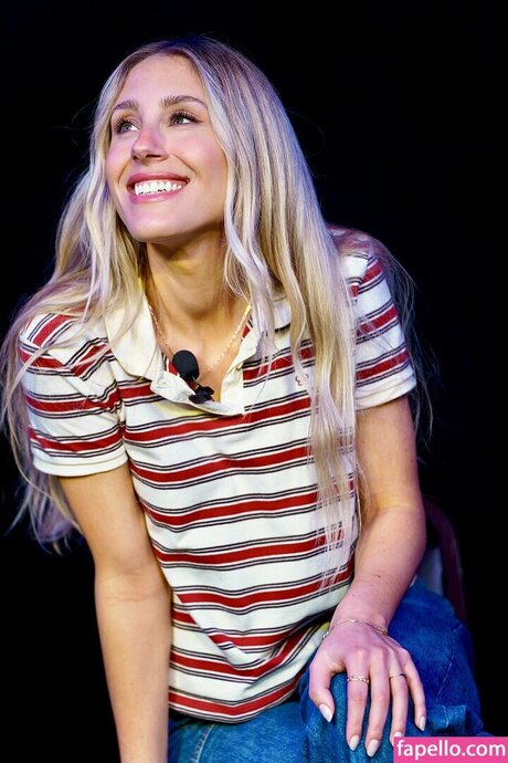 Lisa Gilroy art star picture