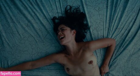 Blu Hunt star beautiful photo