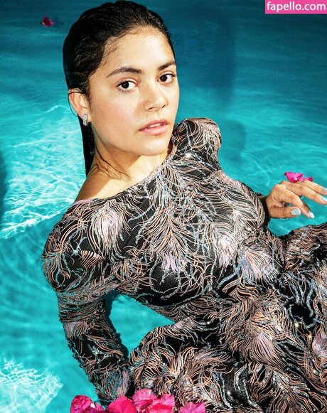 Blu Hunt star beautiful pictures