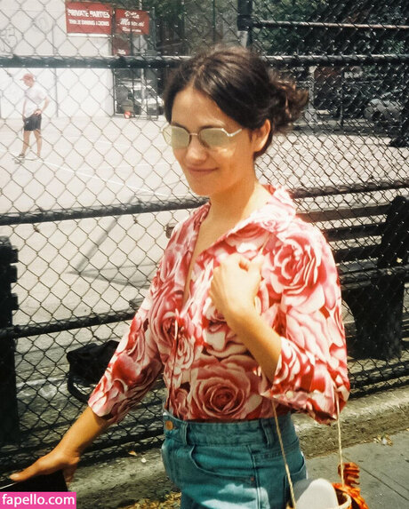 Blu Hunt model free picture