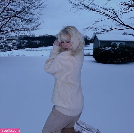 kayla wiggins model adult picture