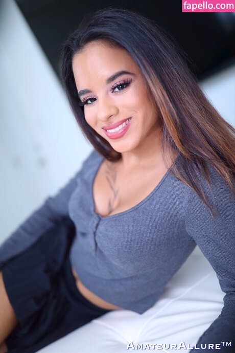 Isabella Jules xxx model image