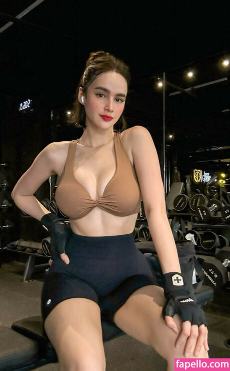 Kim Domingo model sexy pic