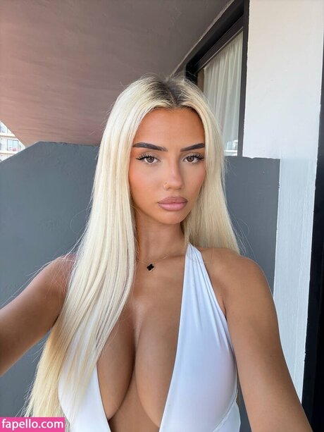 Abbie Hall star pretty pic