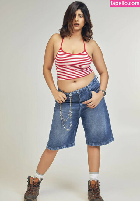 Muskan Thakurani adult model photo