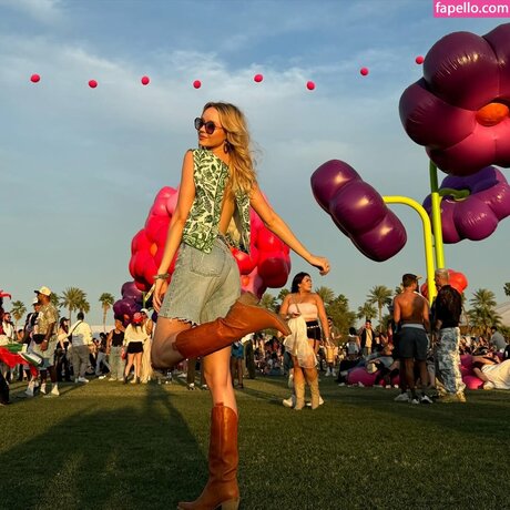 Madeleine Arthur model gallery