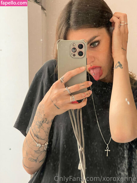 xoroxenne sexy pornstar pictures