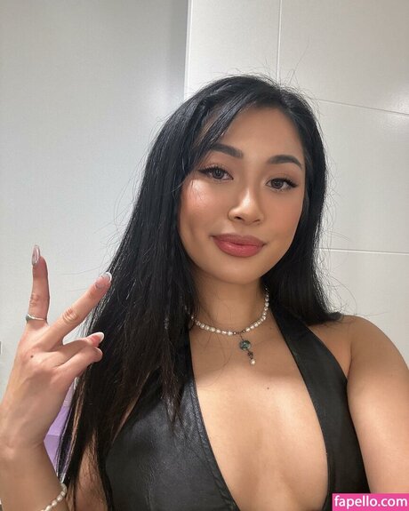 julienneby model art gallery