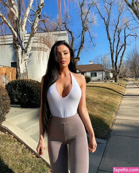 julialynnsandoval model adult pic