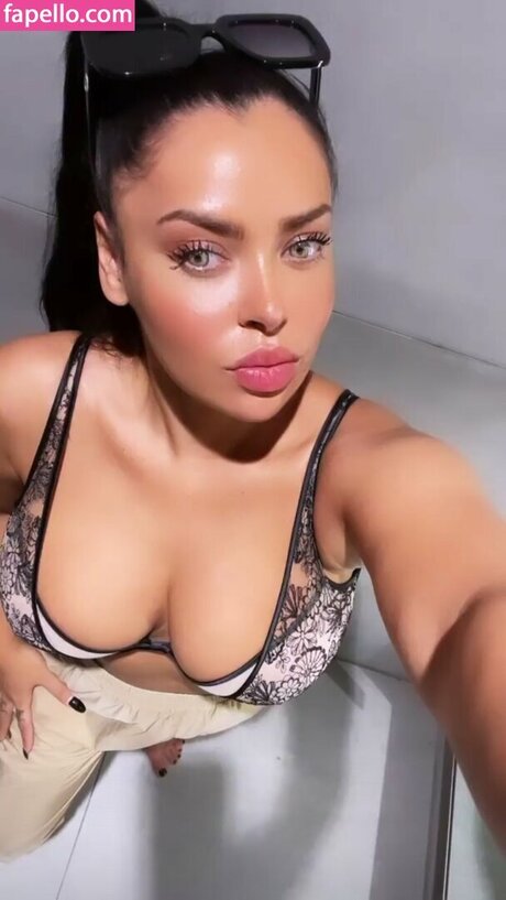 Badebal pretty model pic