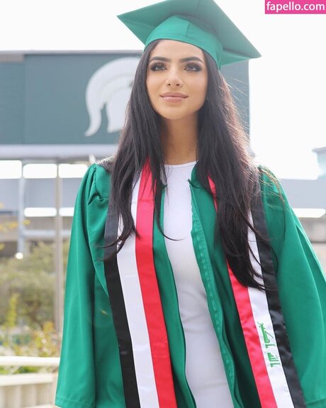 Zenoviajafar actress img