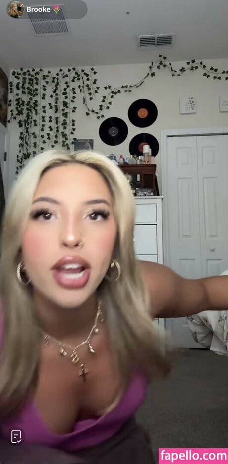 Cloud ASMR star nudes pictures