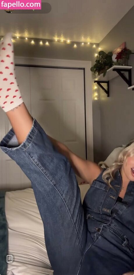 Cloud ASMR sexy star pic